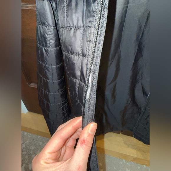 Patagonia Black Quilted Hooded Jacket - Picture 5 of 6